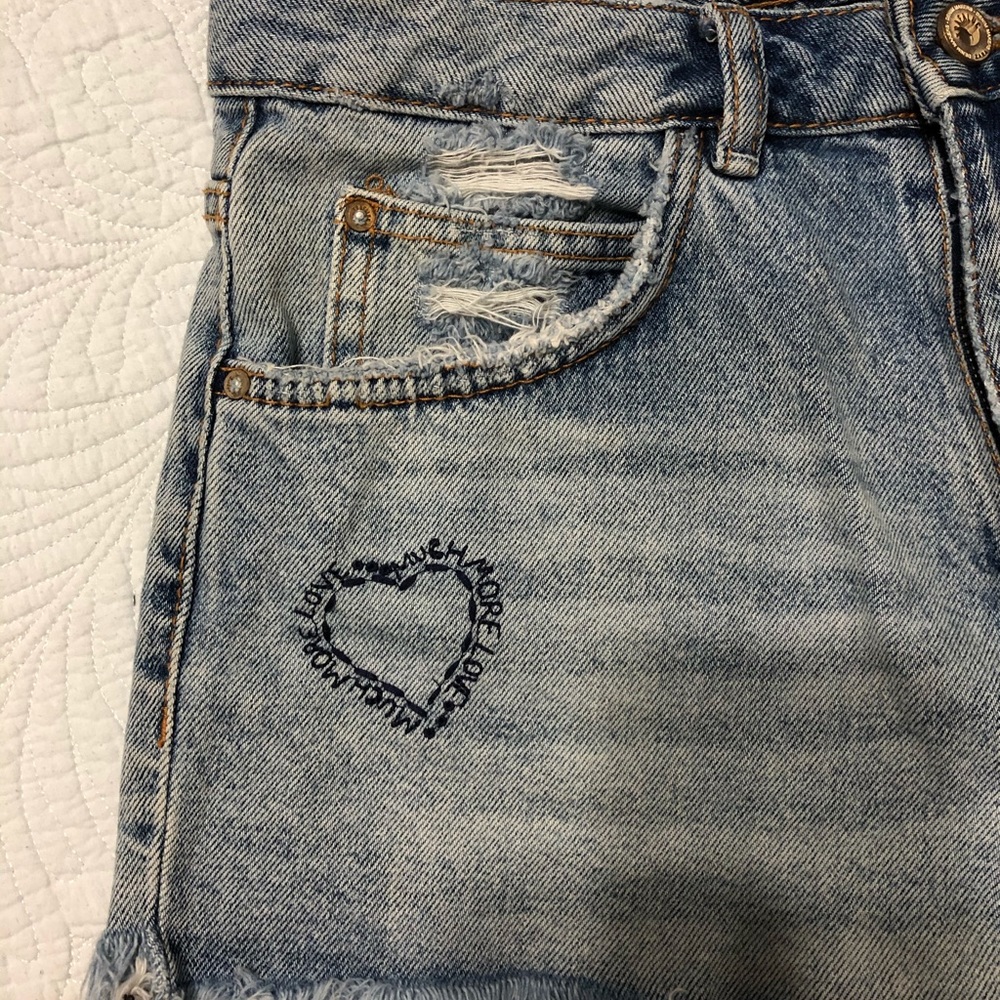 Shorts - Picture 2 of 3